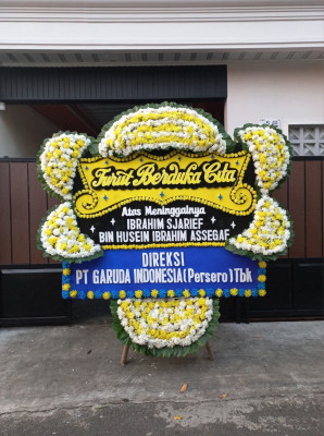 Papan Bunga Duka di Kampung Jawa